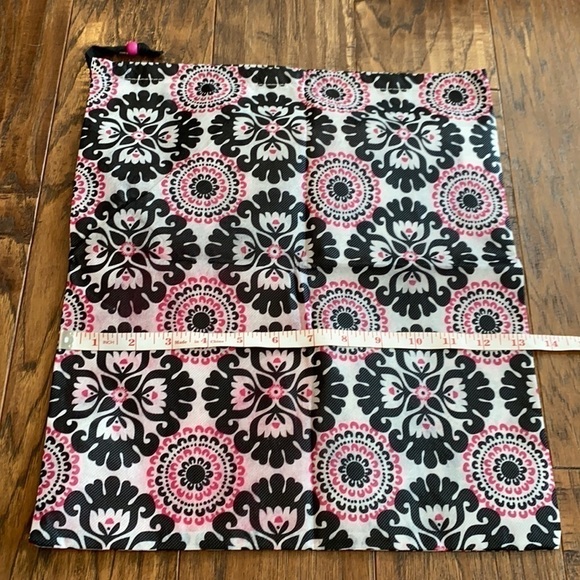 Thirty One Timeless Memory Pouch pink pop medallion NEW - Picture 2 of 8